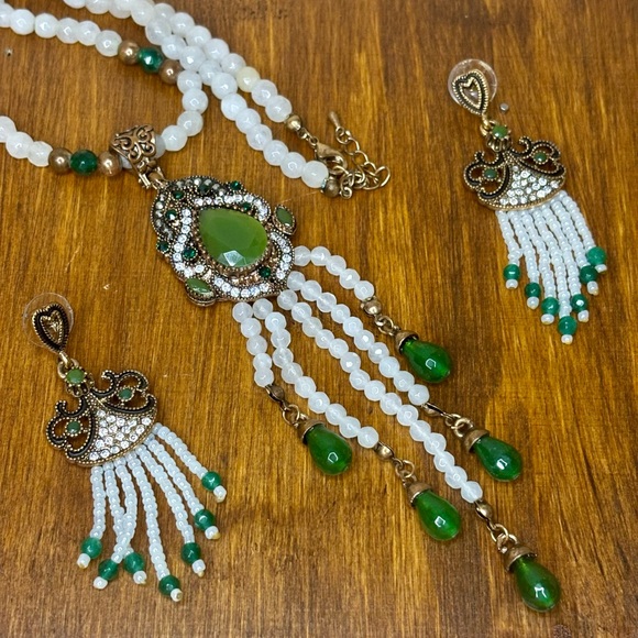 Beautiful Vintage Visson Necklace and Earring Set Green and White - Picture 10 of 11